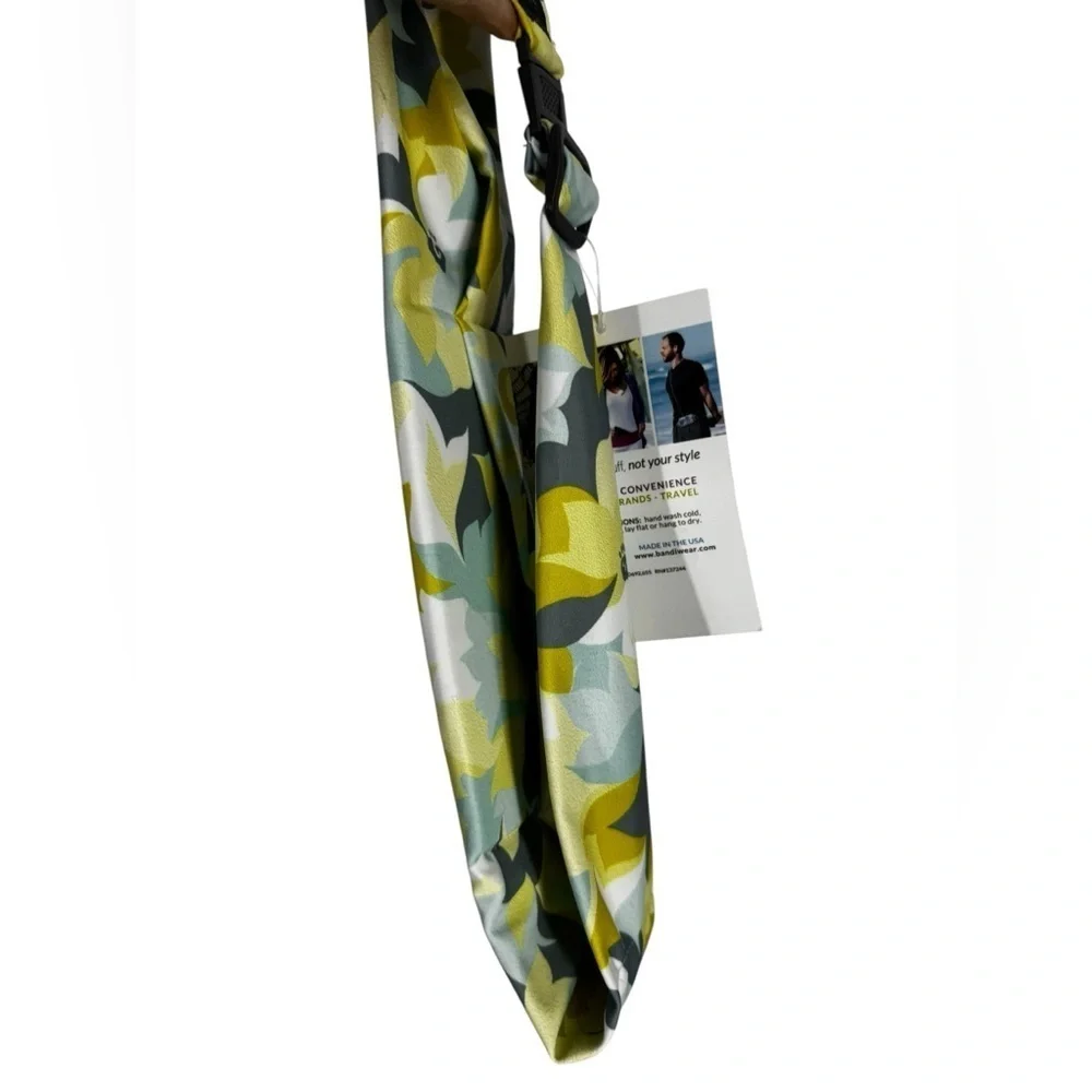 Bandi stretchy running belt that holds cards, phones, money nwt